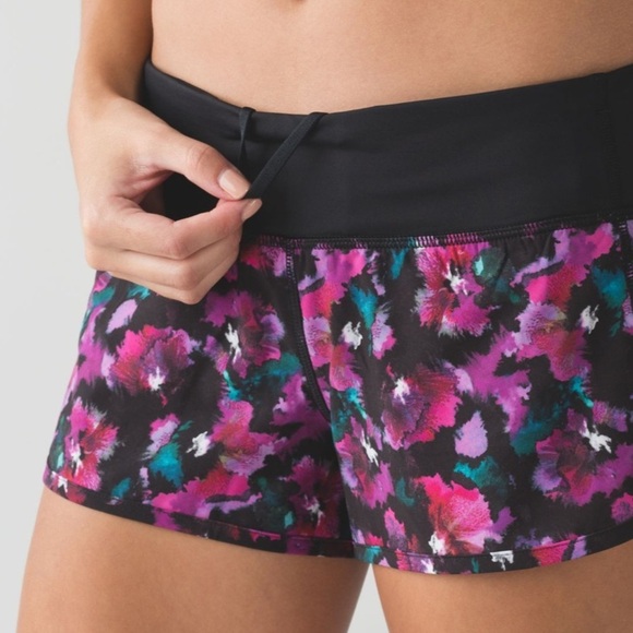 Lululemon Speed Short
Mini Midnight Bloom Black Deep Fuschia / Black - Picture 2 of 9